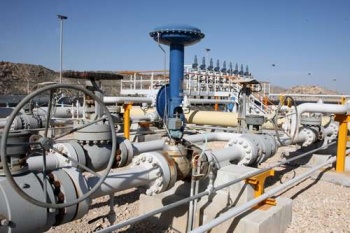 تقدیر وزیر نفت از کارکنان شرکت بهره برداری نفت و گاز شرق+فیلم